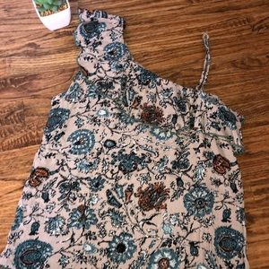 5 for $25❣️Floral Top with ruffle detail